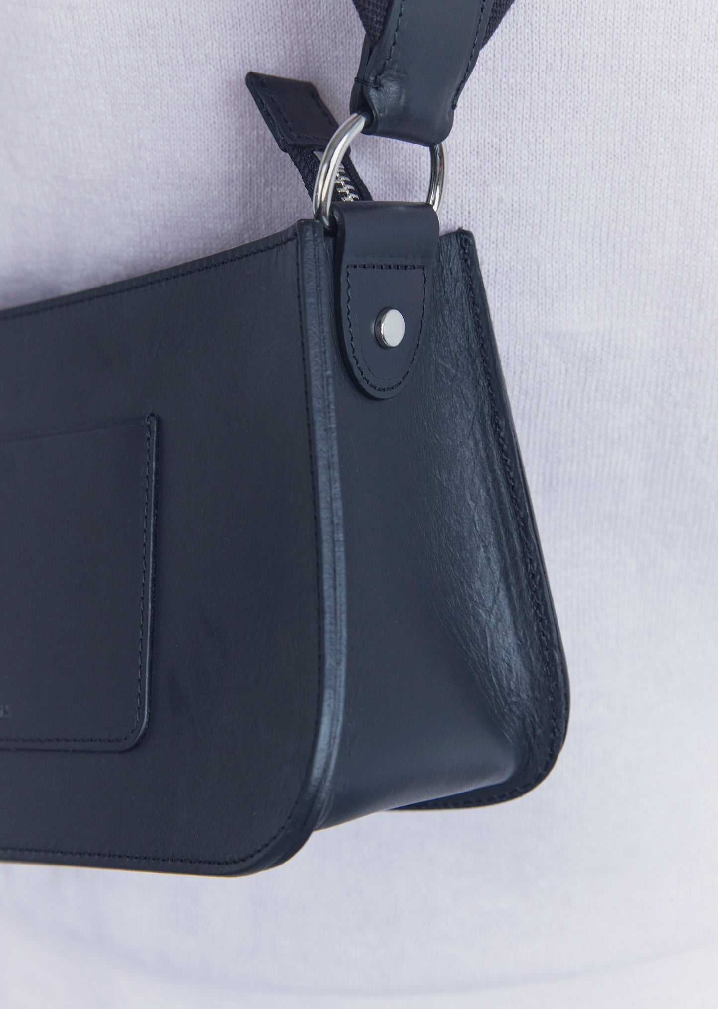 《 予約 》Unfinished Leather Shoulder Bag