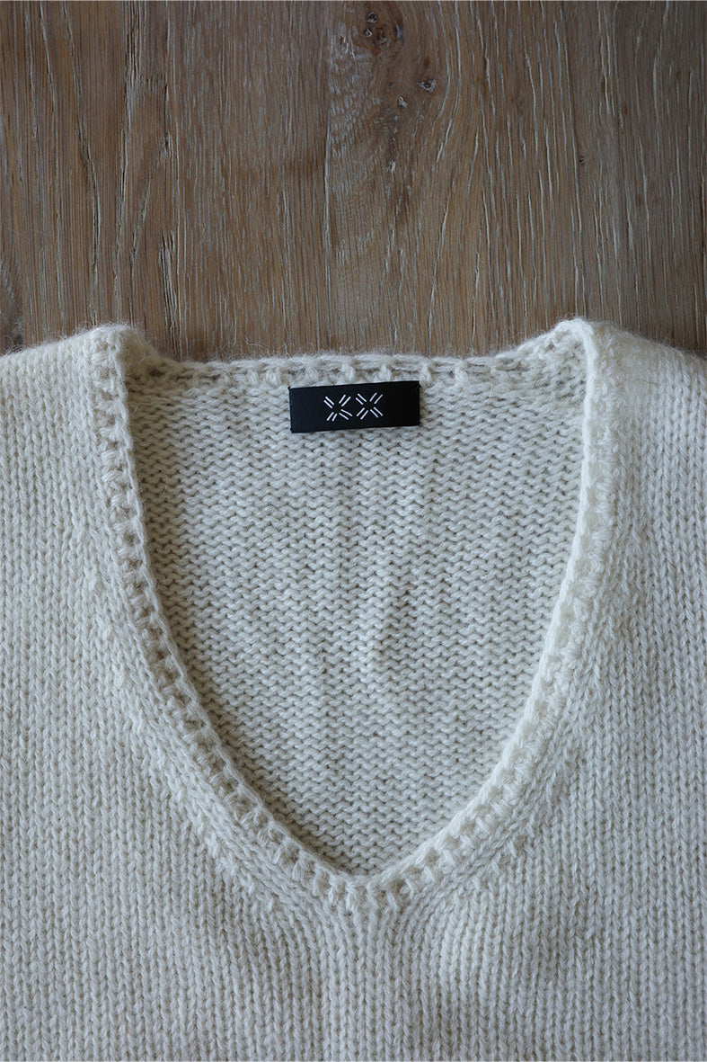 家庭機編み:Baby Alpaca VU Neck Vest