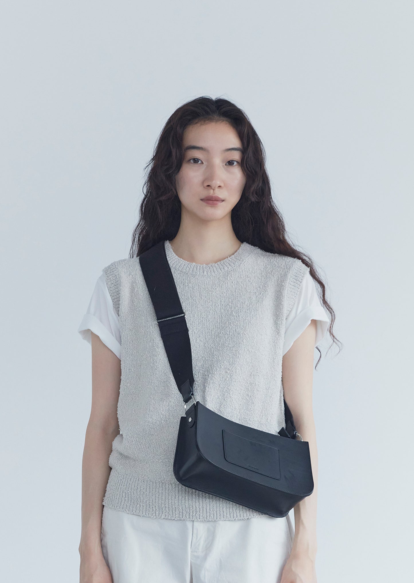 《 予約 》Unfinished Leather Shoulder Bag